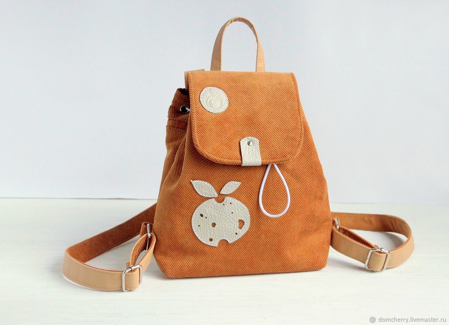 Рюкзак кожаный мужской. Рюкзак женский с вышивкой. Рюкзак вручную. Рюкзак из кусочков кожи. Рюкзак с вышивкой.