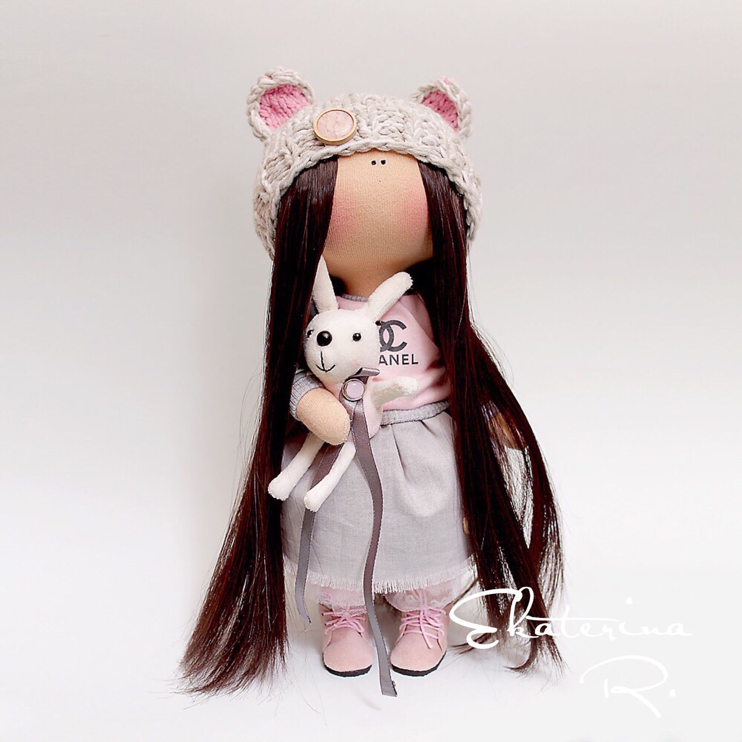 Cats dolls. Кукла кошечка. Интерьерная кукла кошечка. Кошки текстильные интерьерные куклы. Куколка кошка.