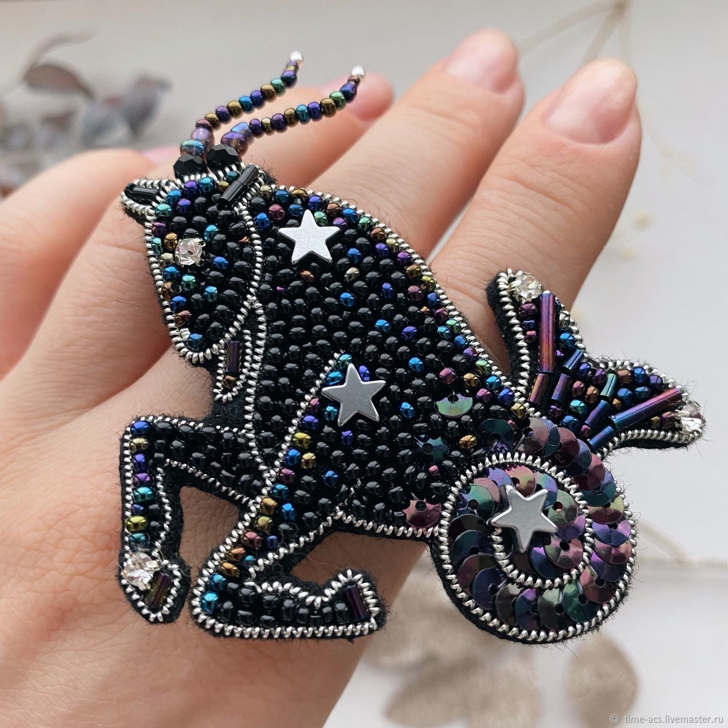 брошь козерог. вещи козерога. брошь козерог. броши в виде козерога. брошь козерог своими руками.