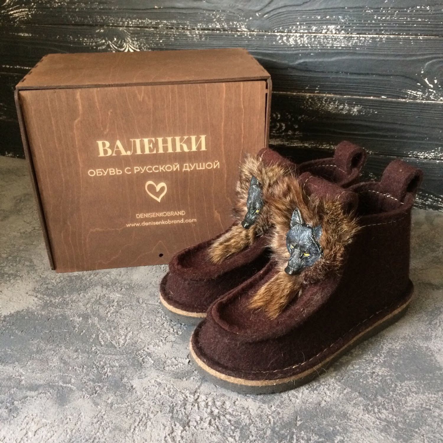 Подарок мужчине зимой. Валенки с волками, уличная обувь в интернет-магазинеЯрмарка Мастеров по цене 15087.5 ₽ – HBOPDRU