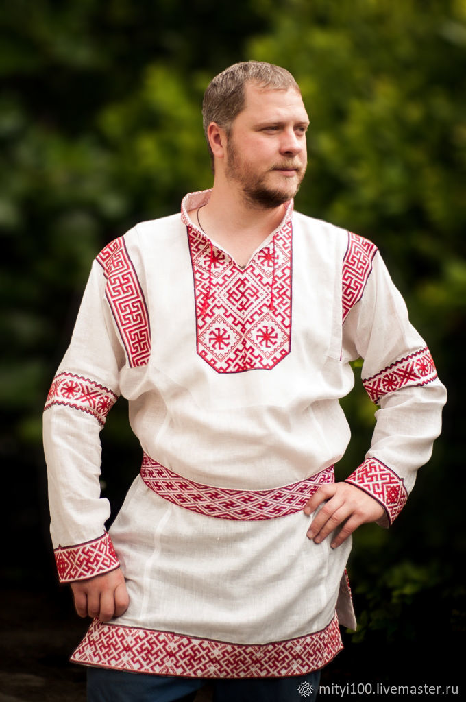 Мужик в русском народном костюме