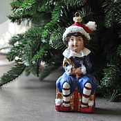 Сувениры и подарки handmade. Livemaster - original item Christmas decorations: A boy with a gift. Handmade.