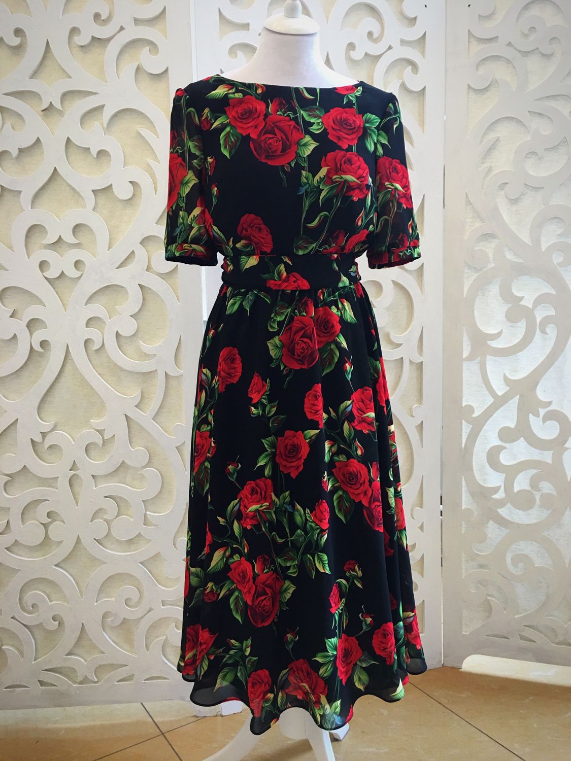 Платье Дольче Габбана с красными розами