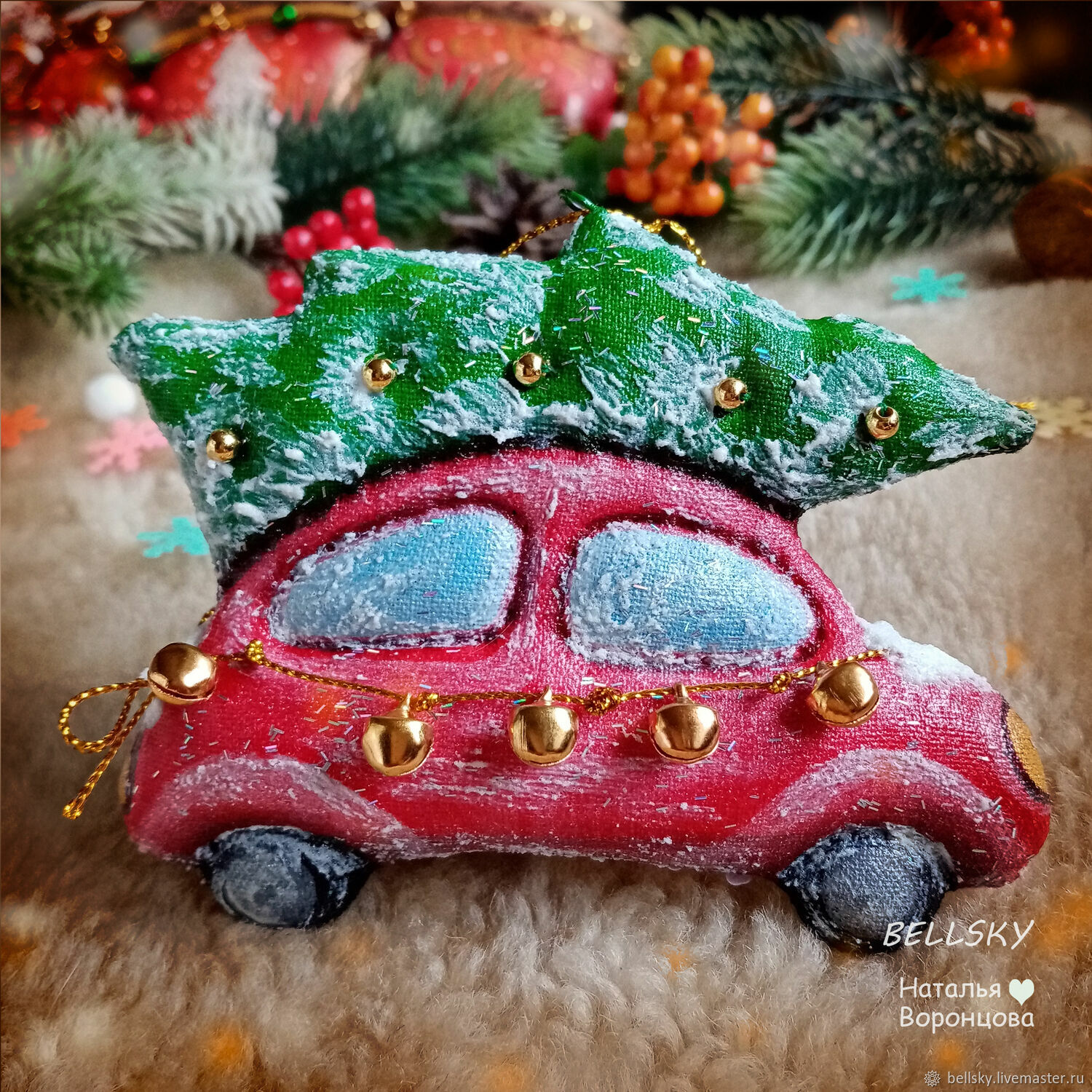 Елки: Красная машина с елкой на крыше – купить на Ярмарке Мастеров ...