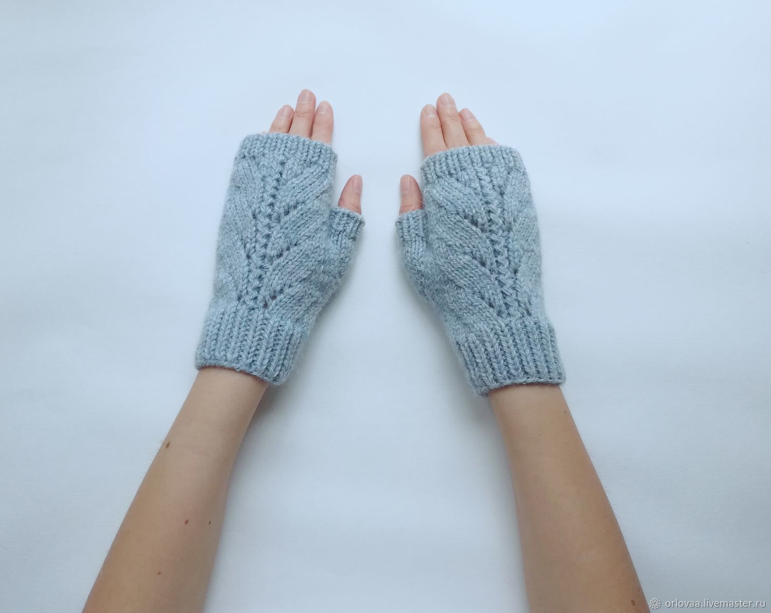 blue fingerless gloves