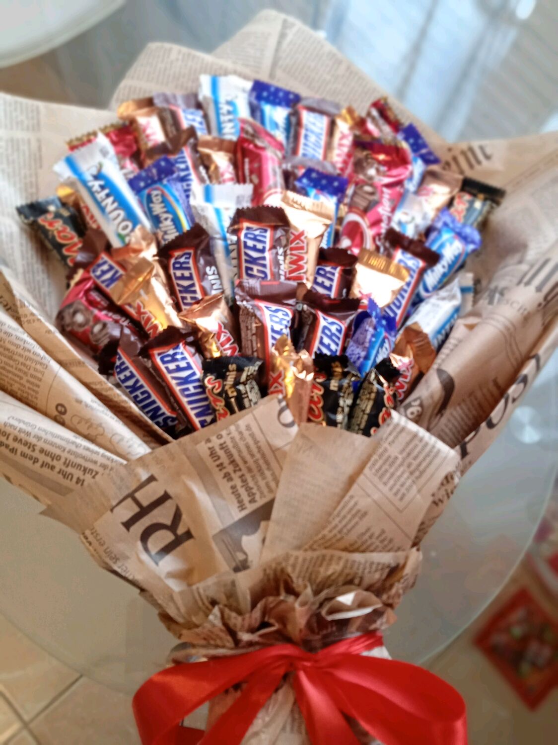 Съедобный букет из конфет Snickers и KitKat с Coca-Cola в Днепре