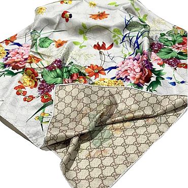 Винтаж ручной работы. Ярмарка Мастеров - ручная работа Винтаж: Платок Gucci двухсторонний с цветочным принтом 90х90 см шелк. Handmade.