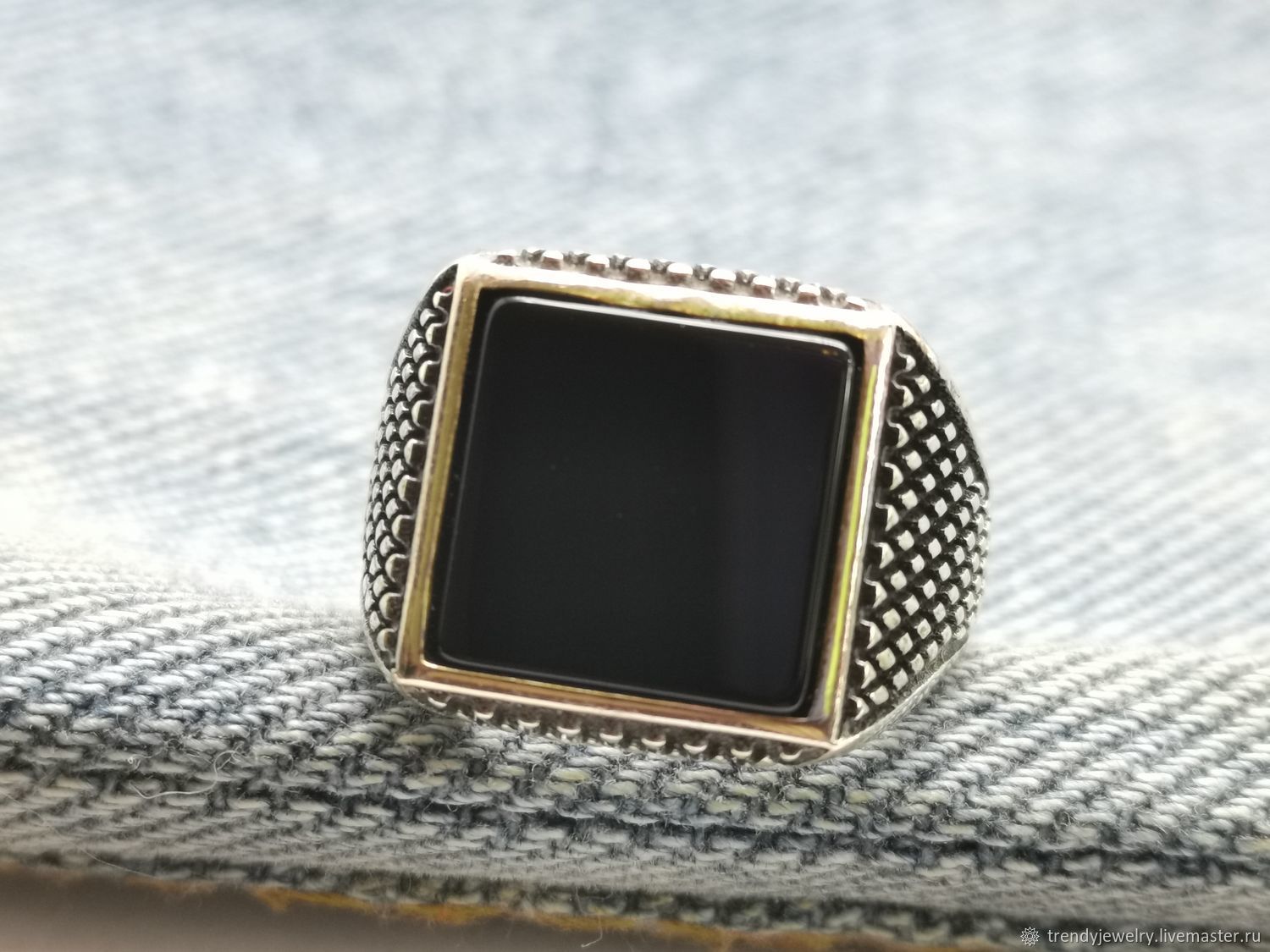 Petek перстень с черным камнем серебро