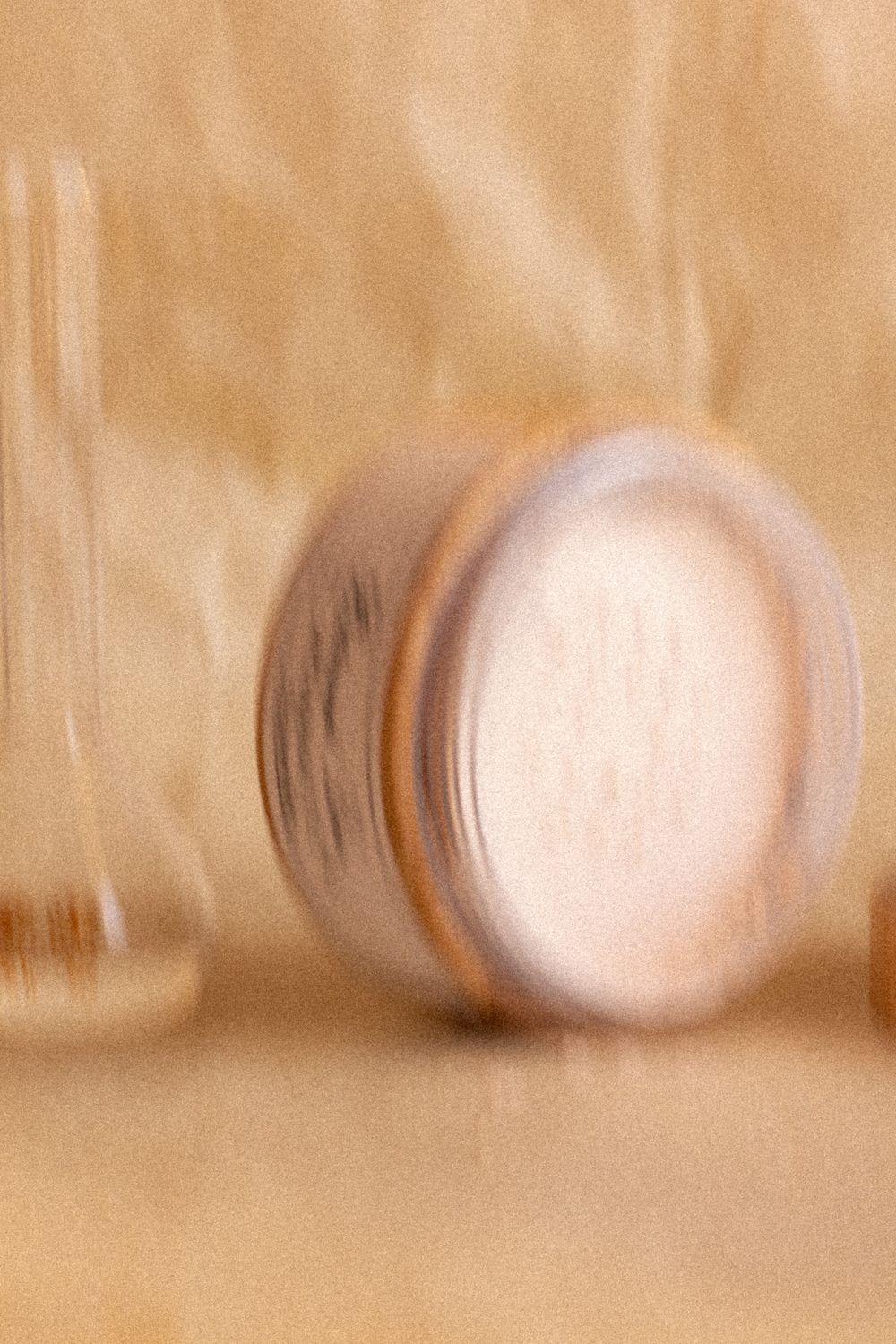 минеральный шелк. натуральный шелк. пудра для лица essence. серо бежевый шелк. юбка шелк армани.