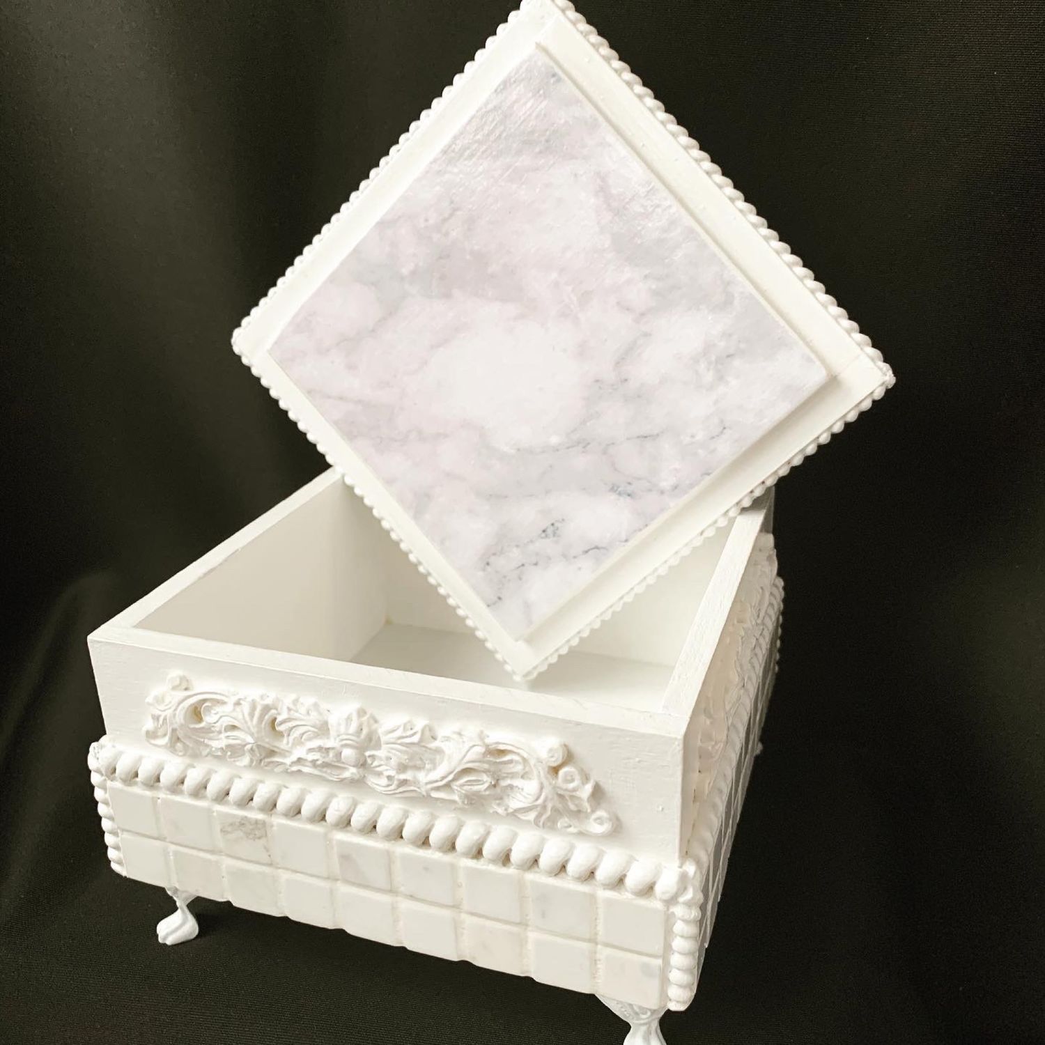 Набор шкатулка и подставка для косметики и духов Мрамор – купить на ...