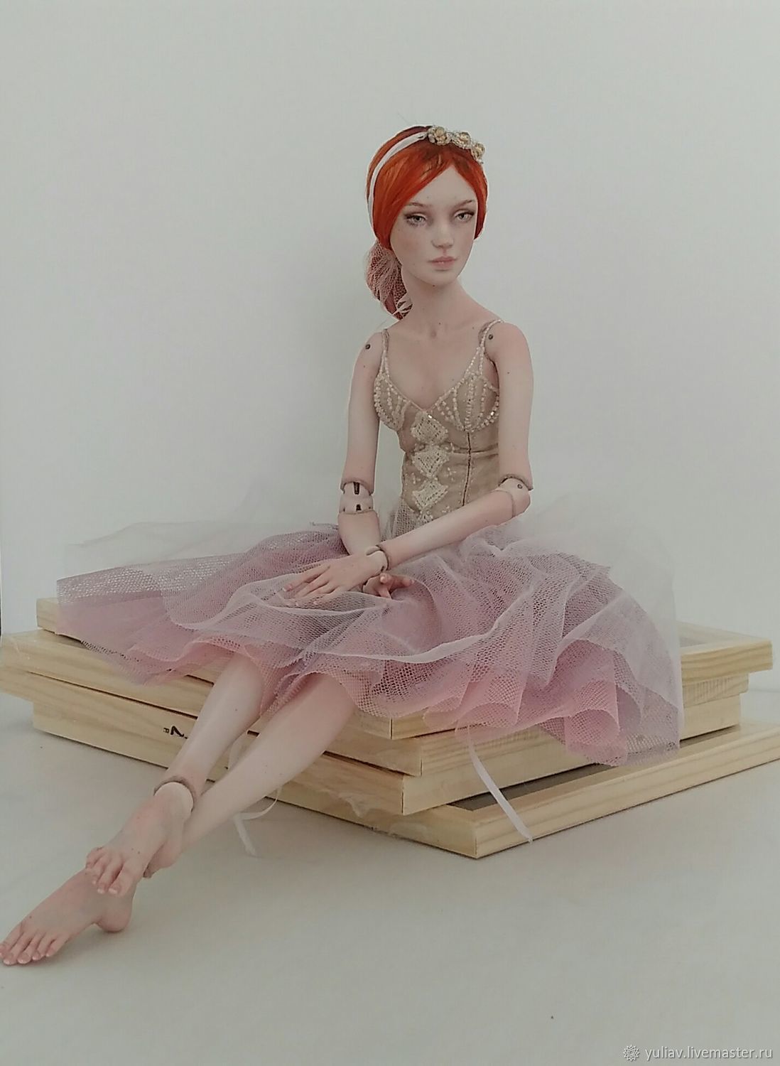 Шарнирная фарфоровая кукла "Балерина". 