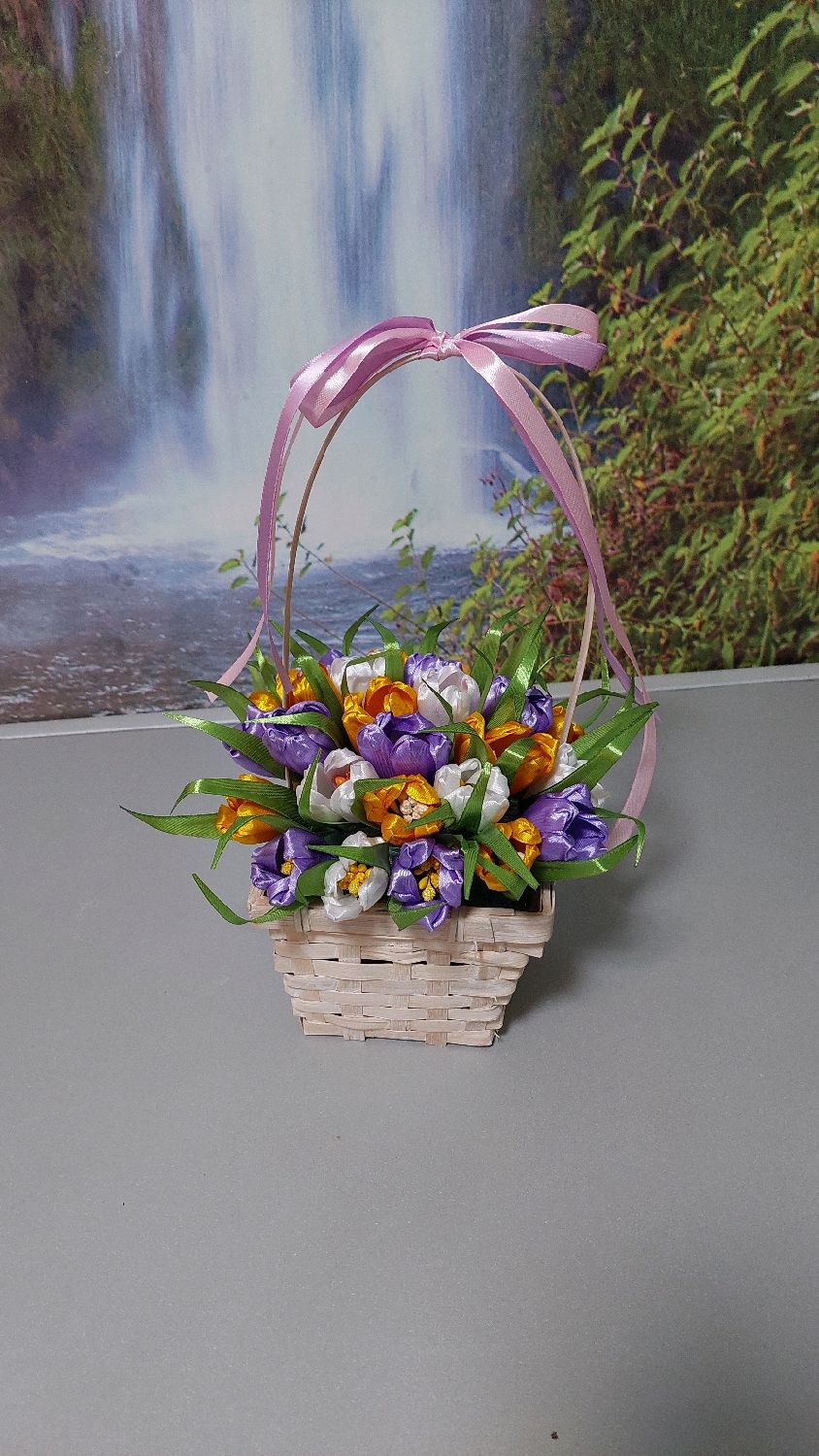 Крокусы. Букет цветов в корзинке. в интернет-магазине на Ярмарке ...