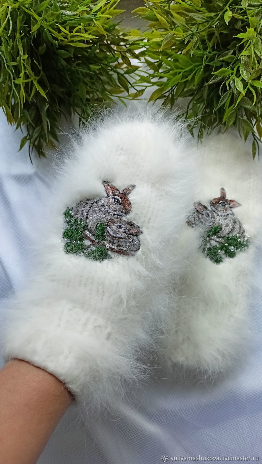 Валяные варежки из шерсти мериноса декорированы вышивкой бисером