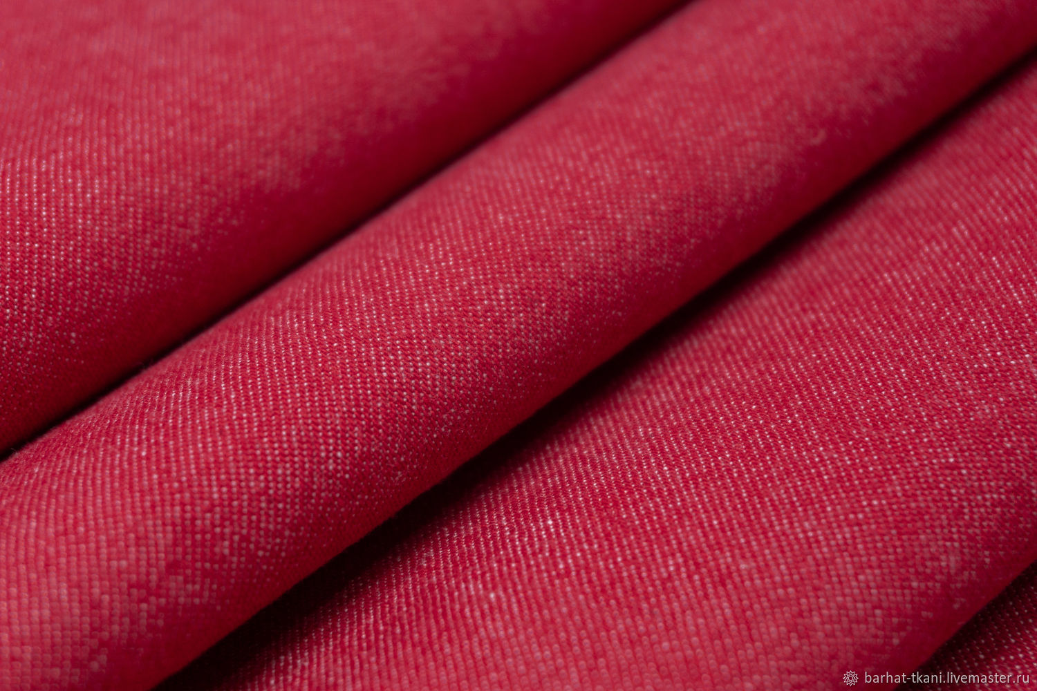 Красная джинса ткань