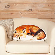 Полосатый котенок. Декоративная подушка в виде спящего котенка