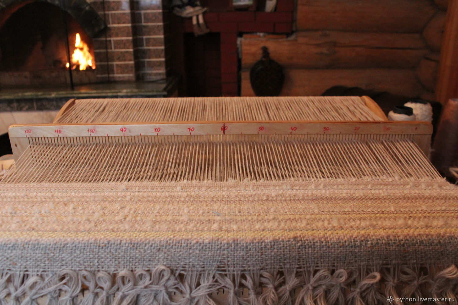 тканые половики. ткацкий станок для ткани. ткачество ковров. твид лесаж. ткачество таанико.