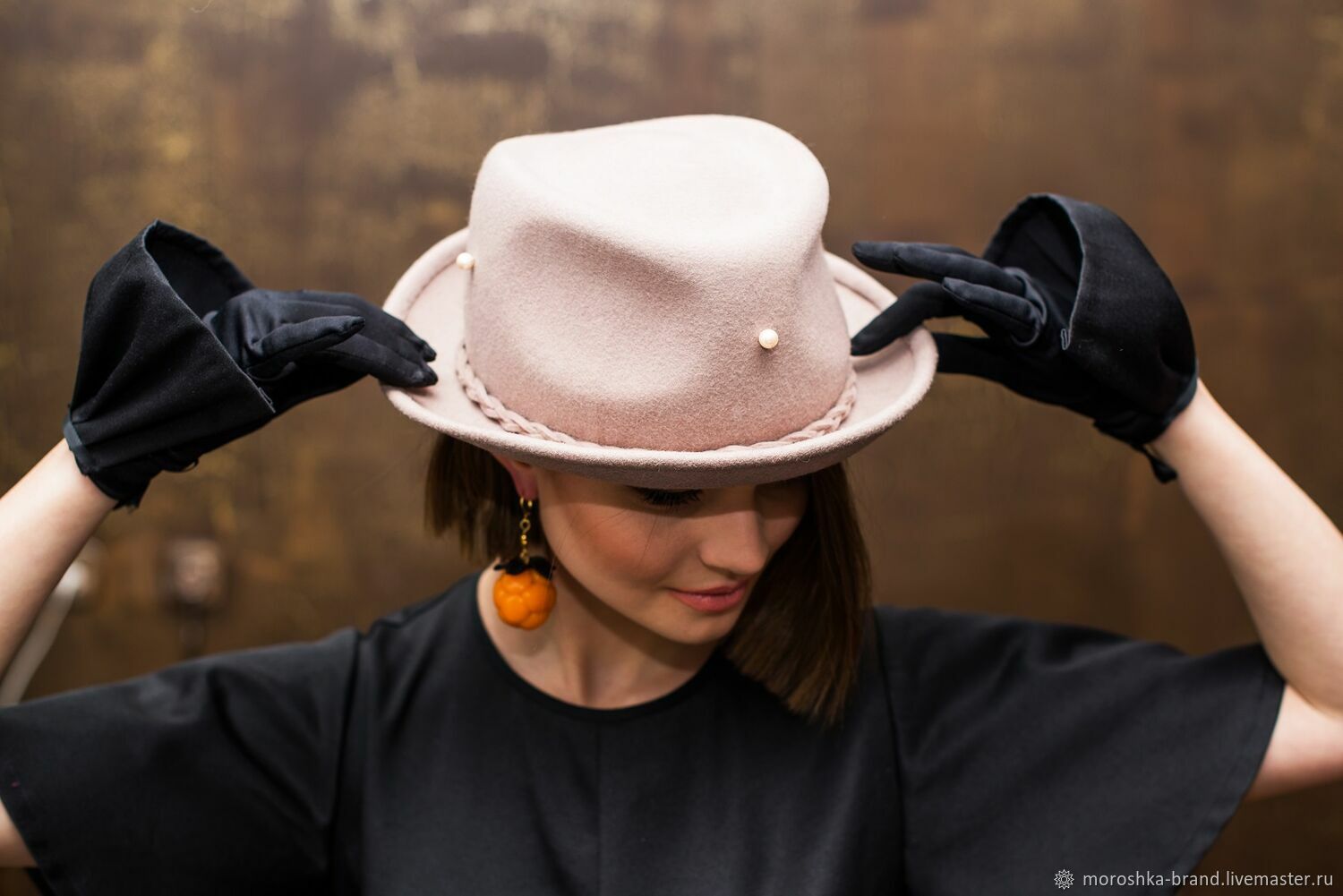 Фетровая шляпа женская бежевая