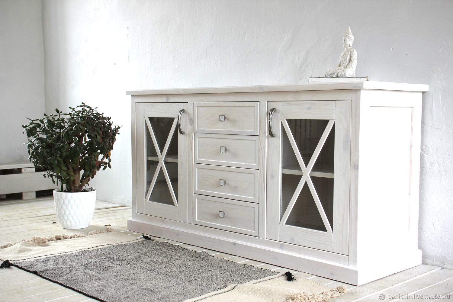 Тумба со стеклянными дверками из массива в интернет-магазине Ярмарка ...