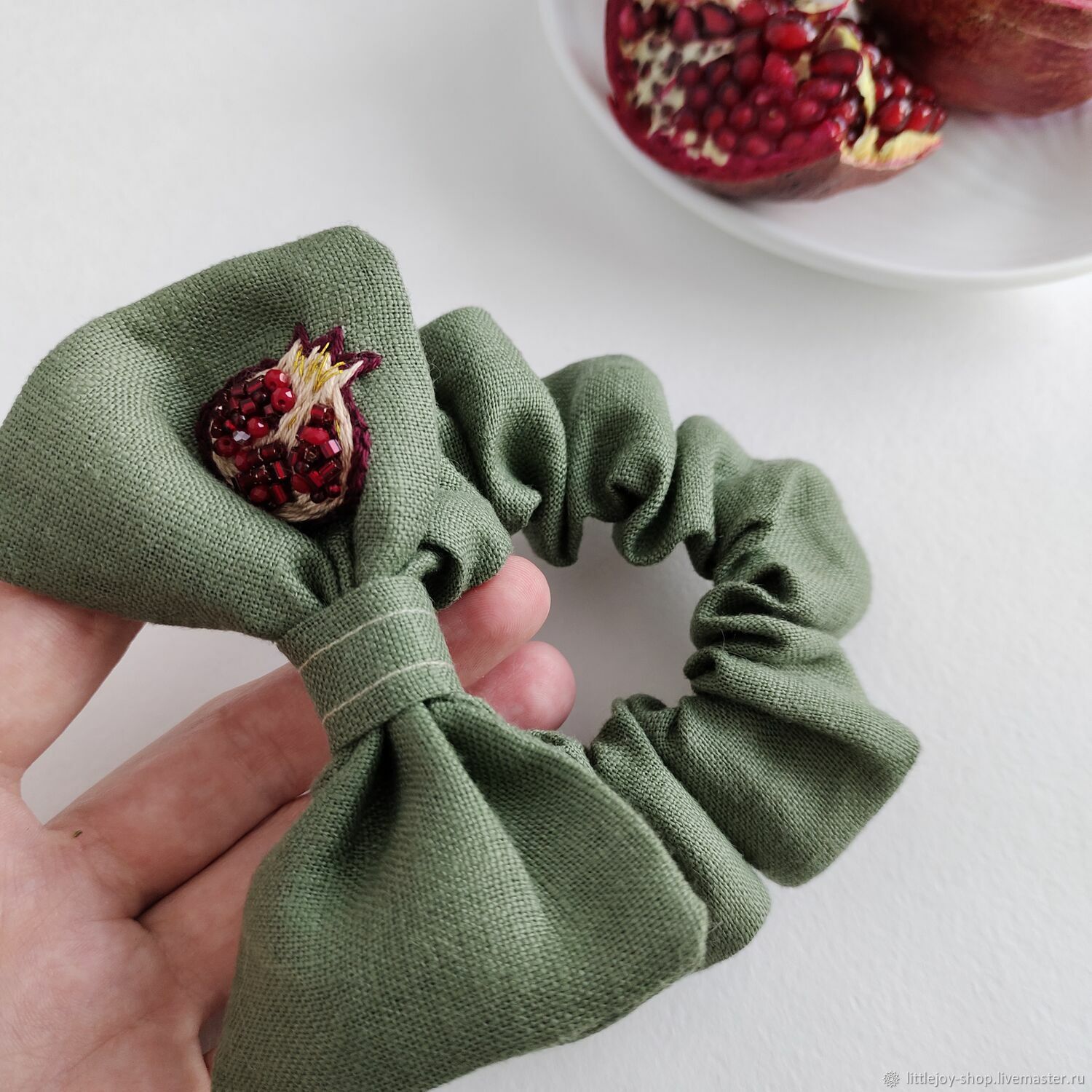 Резинка для волос скранч с бантом, вышивка гранат – купить онлайн на ...