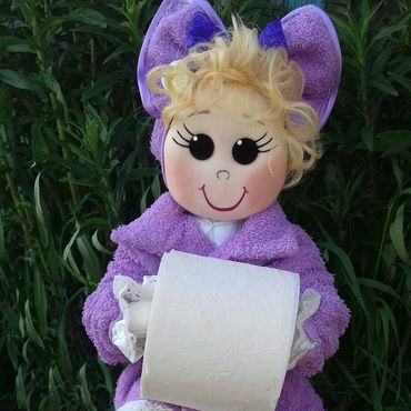 Как сделать куклу-держатель для туалетной бумаги своими руками