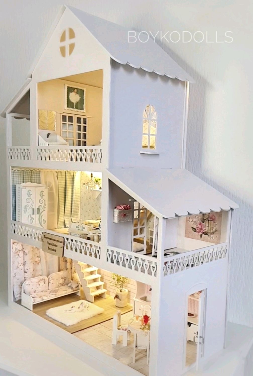 Кукольный домик со светом и мебелью