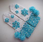 Аксессуары handmade. Livemaster - original item Mittens the Snowflake Blue White Winter Snow POM-POM Gift New year. Handmade.