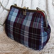 Velvet cosmetic bag with clasp 