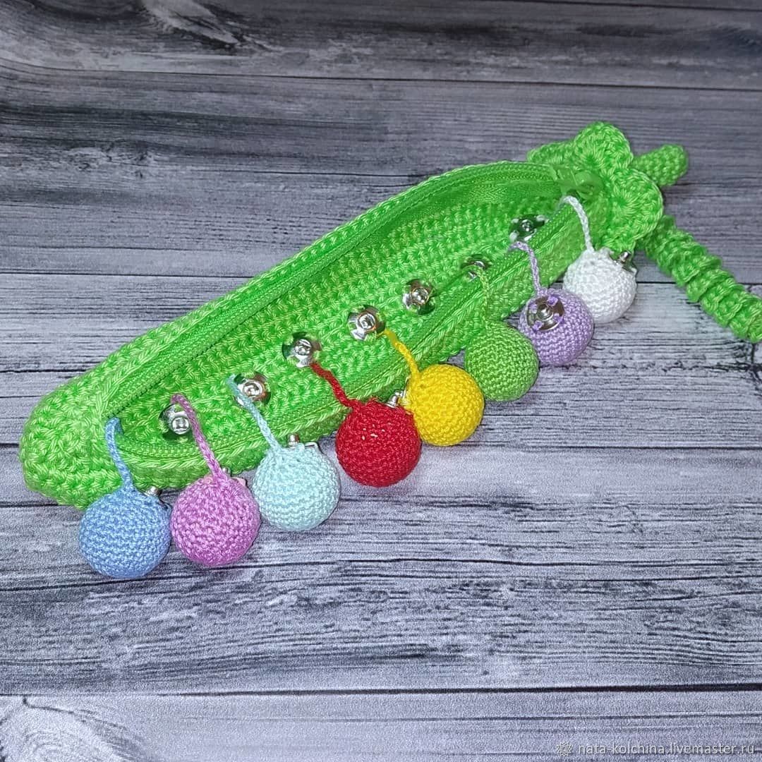 Горошинка интернет магазин садовых. Игрушка горох. Горошинки игрушка. Игрушка горошек в стручке. Пупс 1 toy крошки-горошки, 6см, т15829.