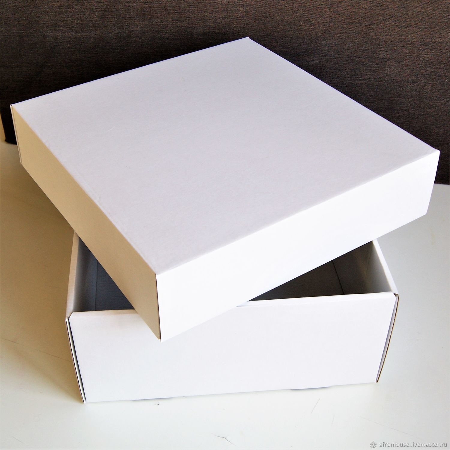 Квадратные коробки из гофрокартона