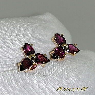  ручной работы. Ярмарка Мастеров - ручная работа Серьги-пусеты «Трилистник-m» золото 585 пробы, родолиты. ВИДЕО. Handmade.