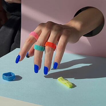 Канцелярские товары ручной работы. Ярмарка Мастеров - ручная работа Цветные колечки из бисера. Handmade.