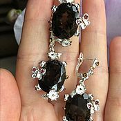 Classic earrings with natural garnet