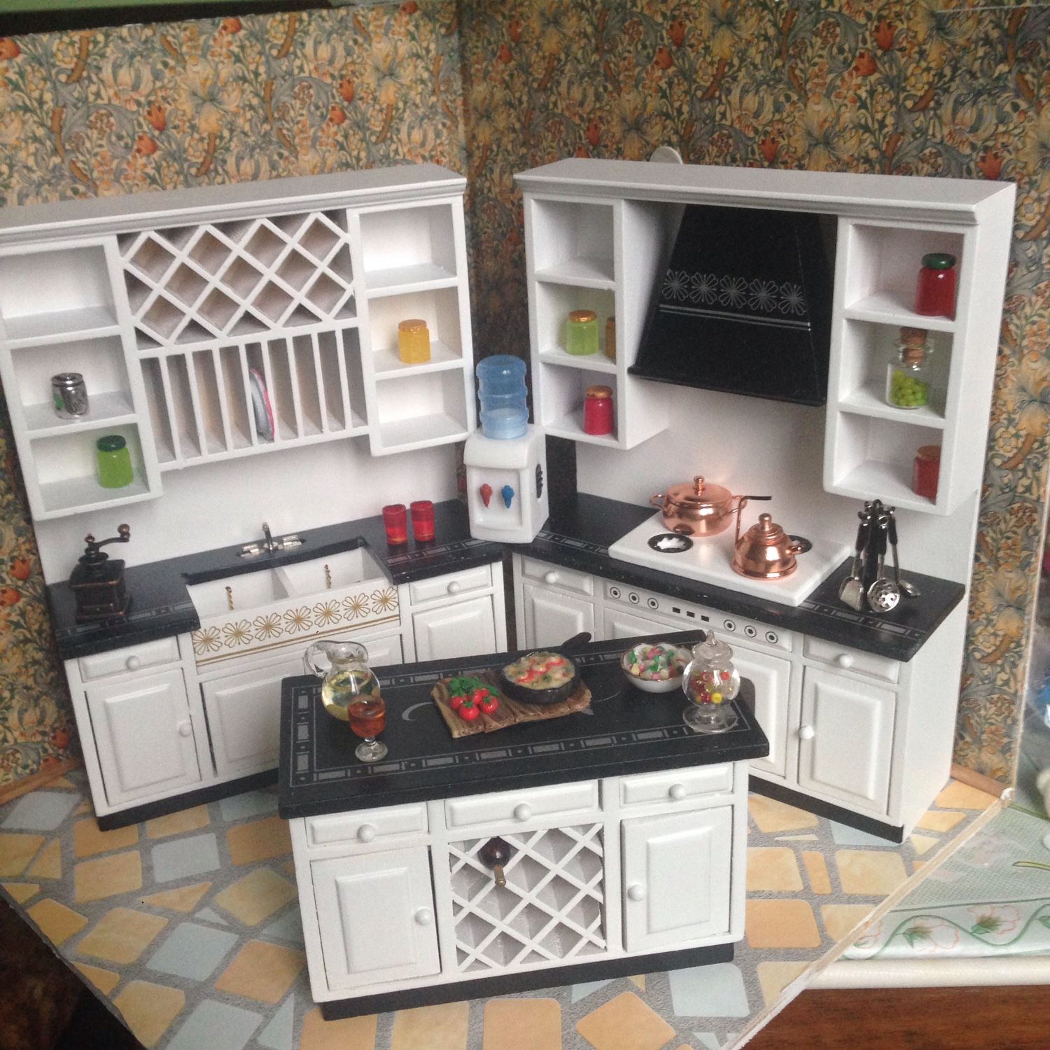 Набор кукольной мебели Кухонный гарнитур белый масштаб 1:12 в интернет-мага...