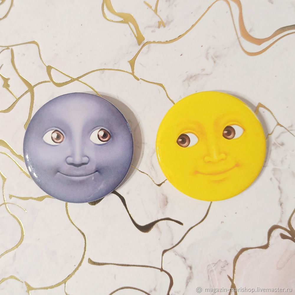 Парные значки 56 мм в интернет-магазине Ярмарка Мастеров по цене 118 ...