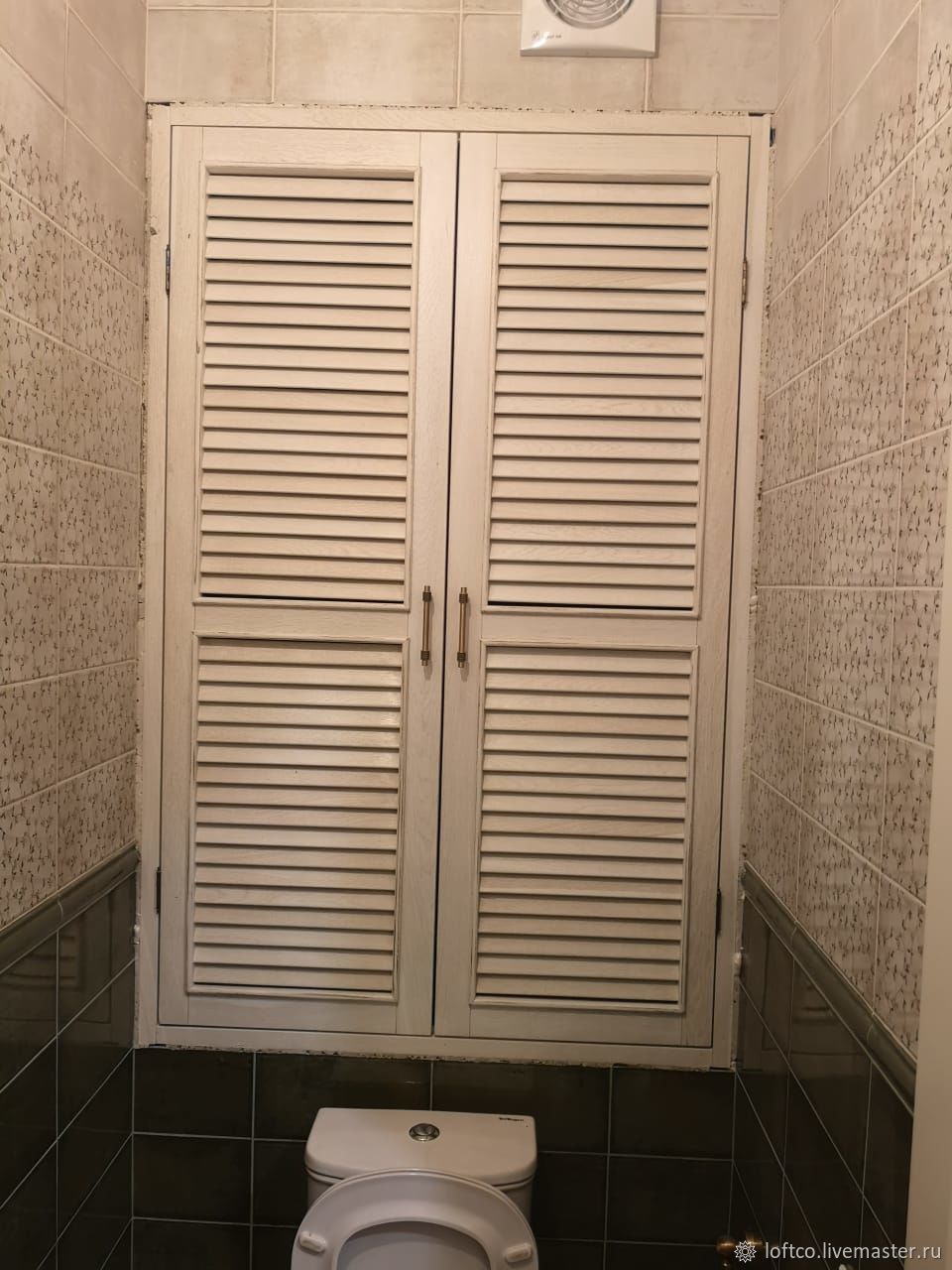 Дверцы из пластика для сантехнического шкафа в туалете