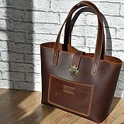 Классическая сумка: Кожаная сумка-шоппер с кисточкой и цепочкой