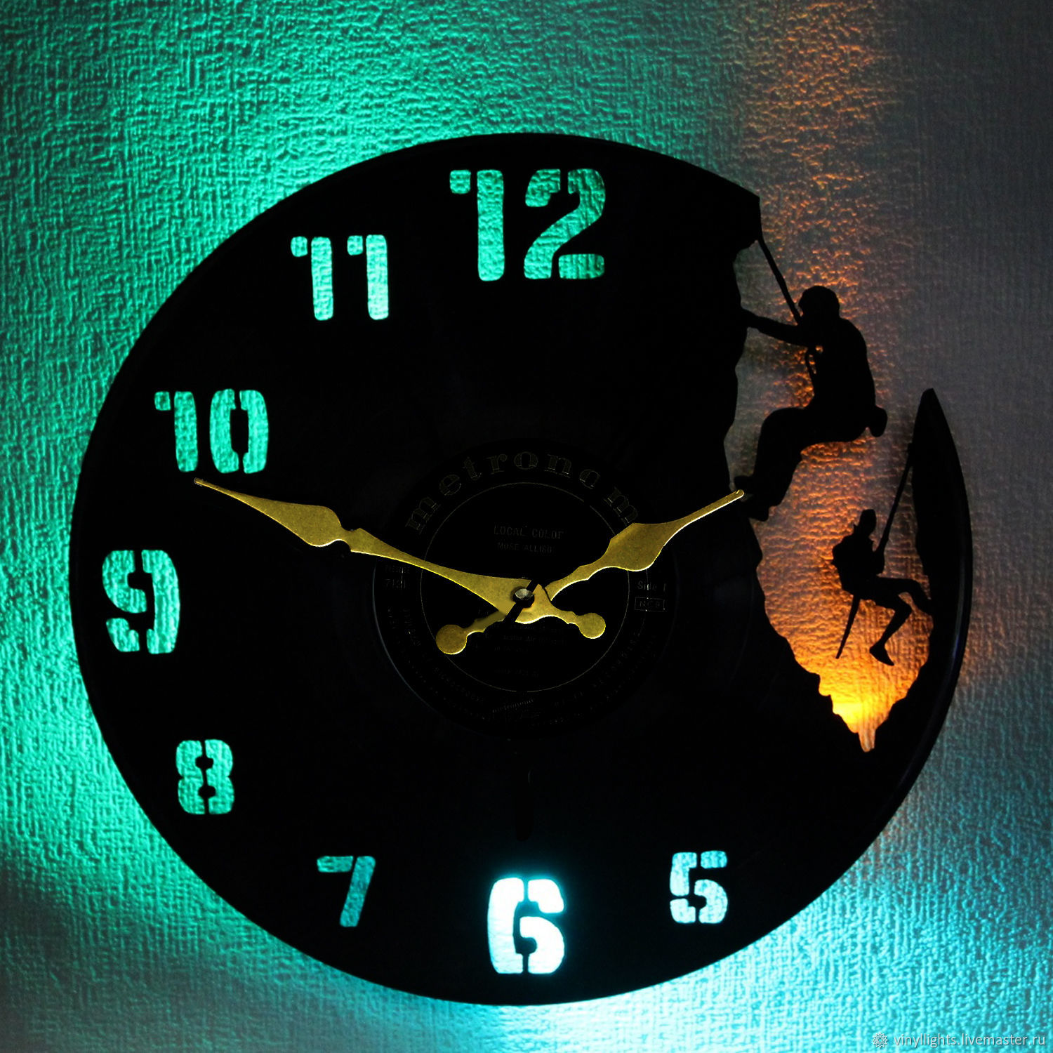 Настенные часы с подсветкой