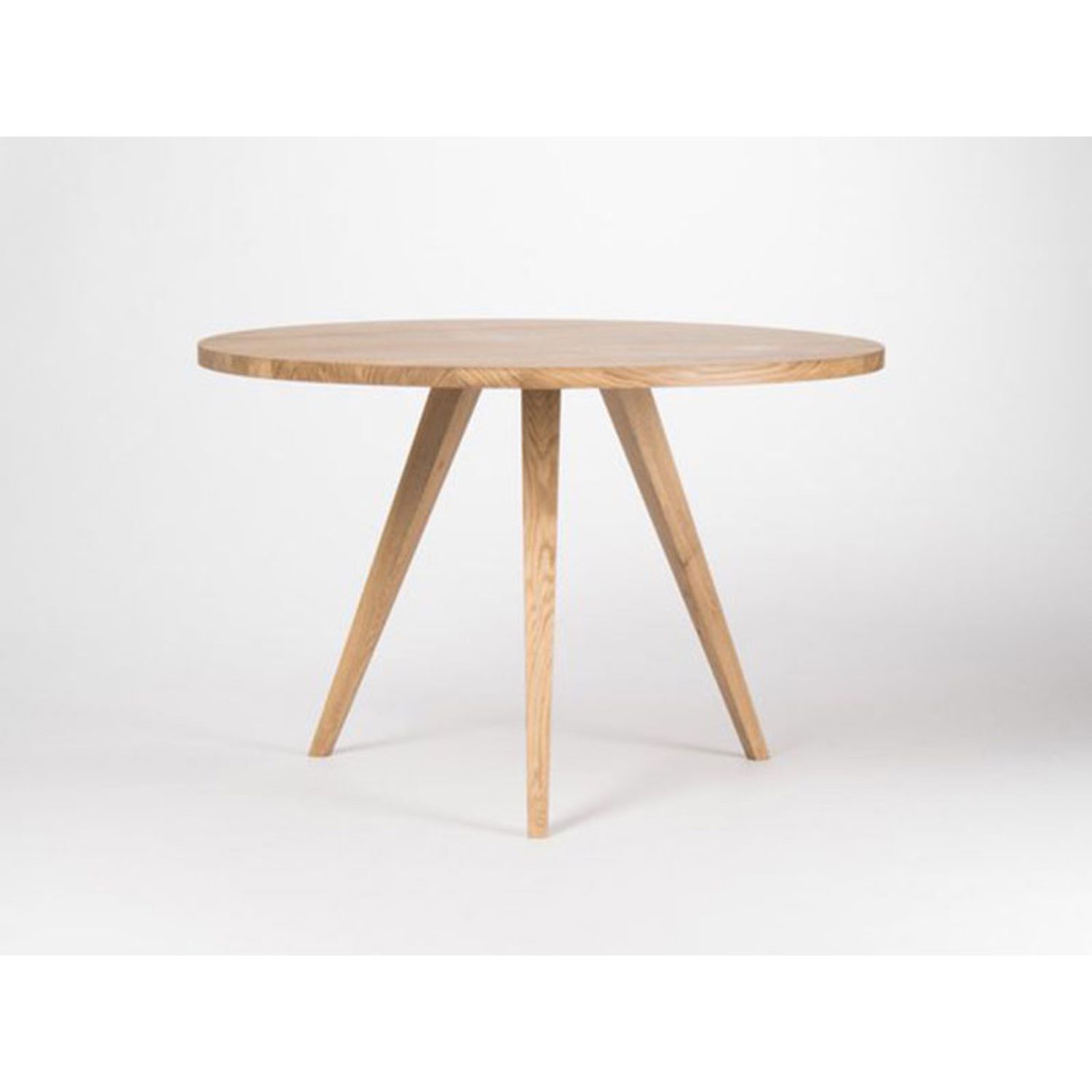 деревянные круглые столы на 4 ногах