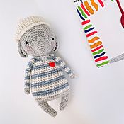 Knitted rattle bunny in the assortment