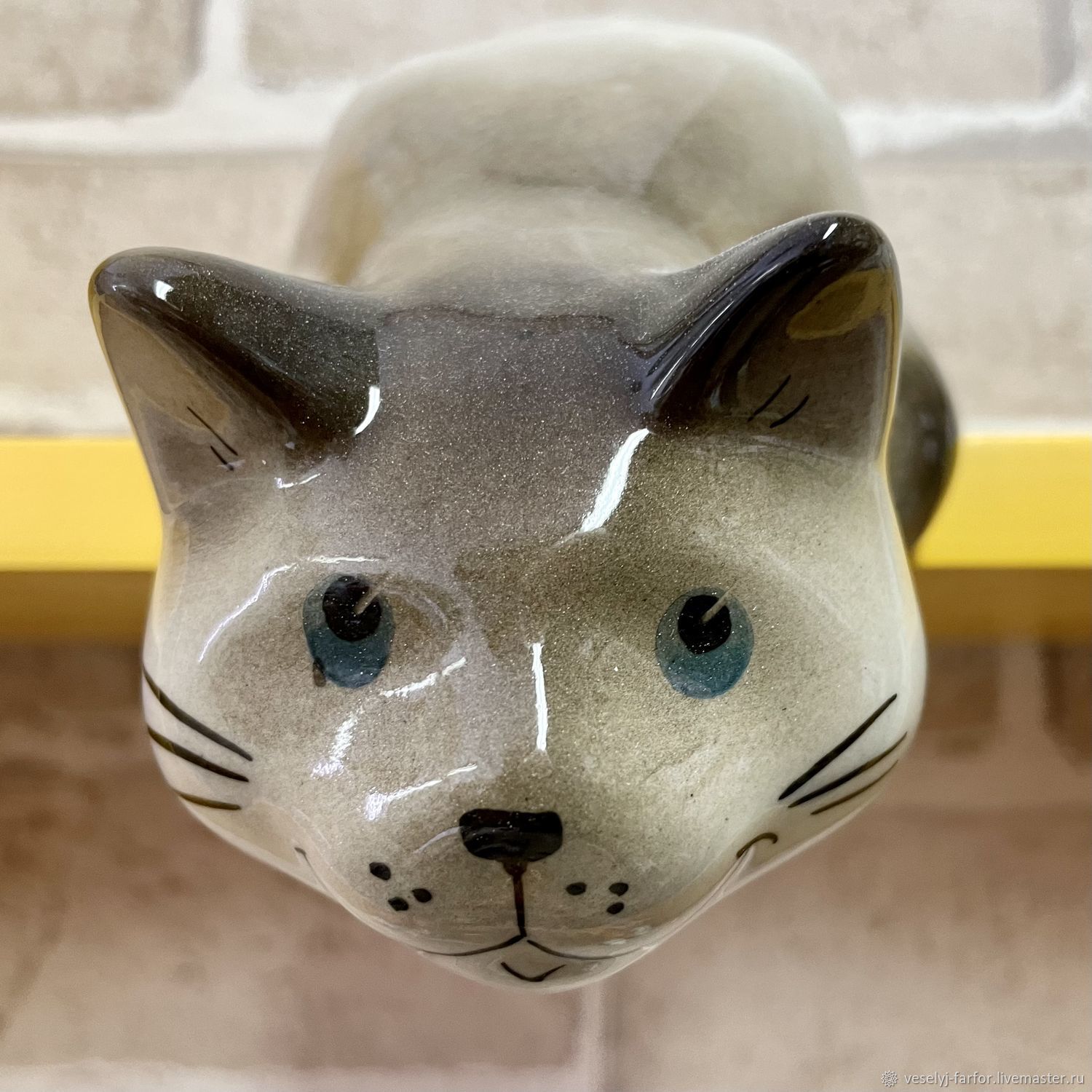 Керамические кошки на полку