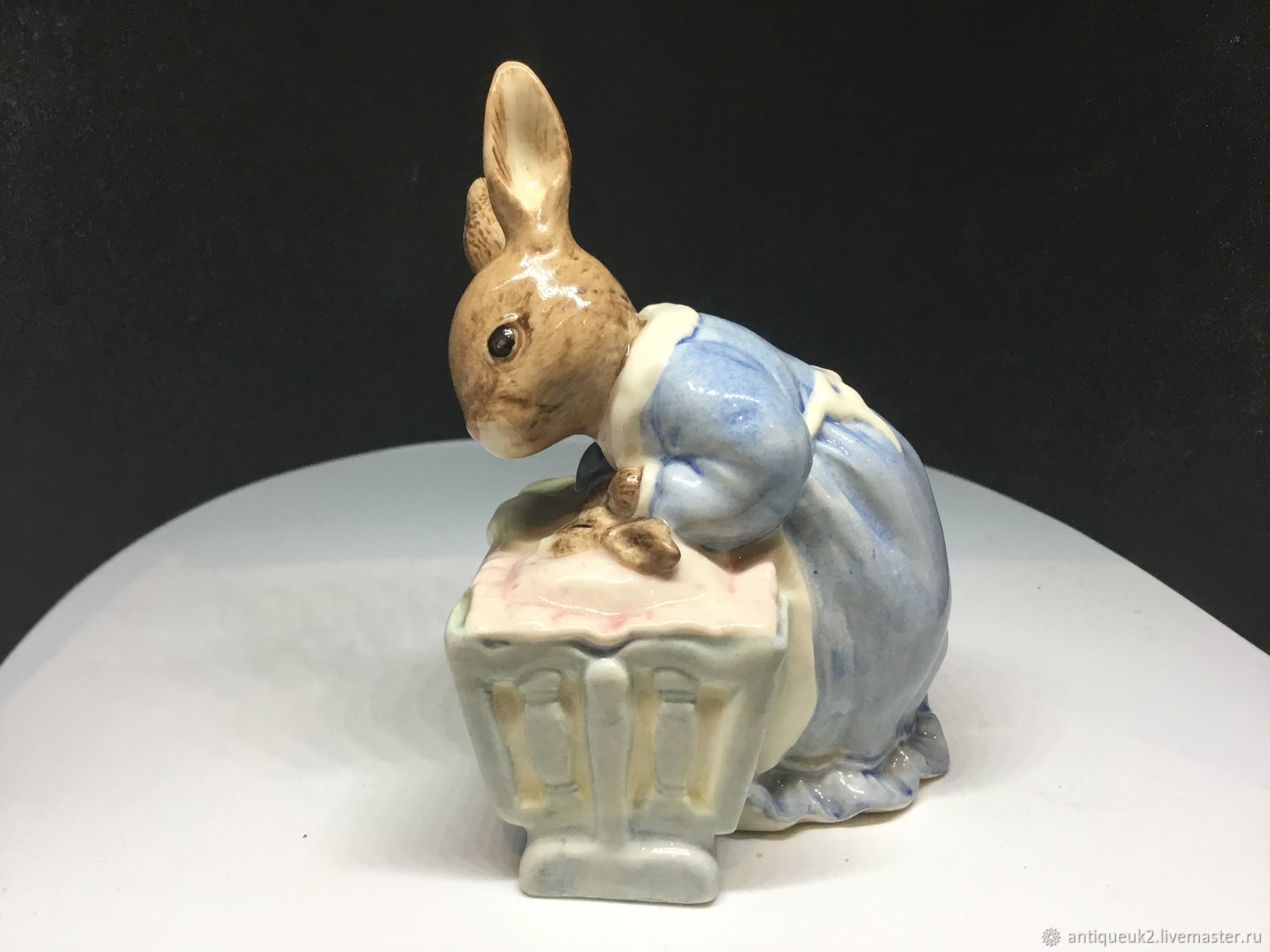 randevú royal doulton bunnykins jelekkel