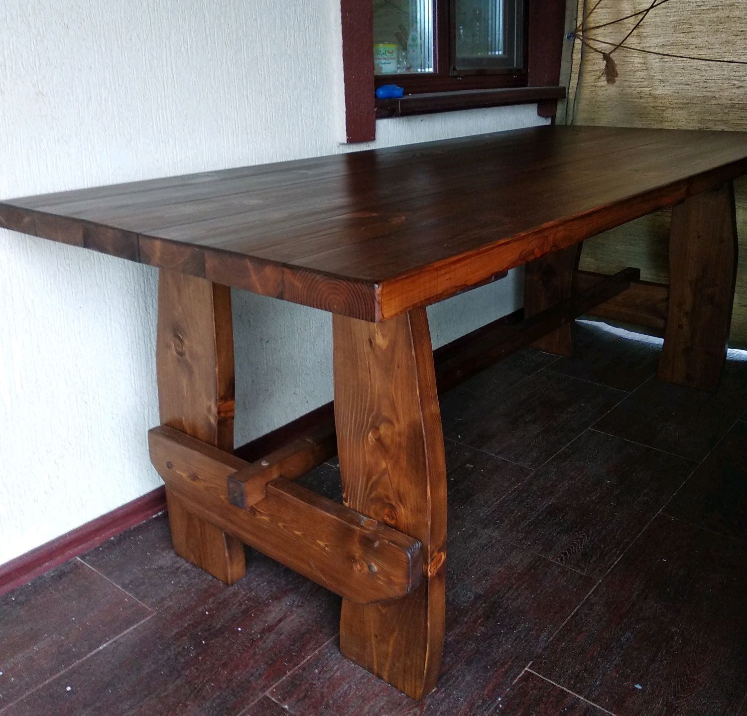 Простой деревянный стол