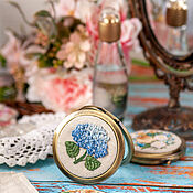 Сувениры и подарки handmade. Livemaster - original item Folding mirror with embroidery. Blue hydrangea. Handmade.
