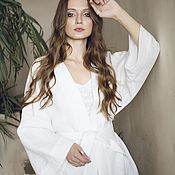 Прямое белое платье с коротким рукавом