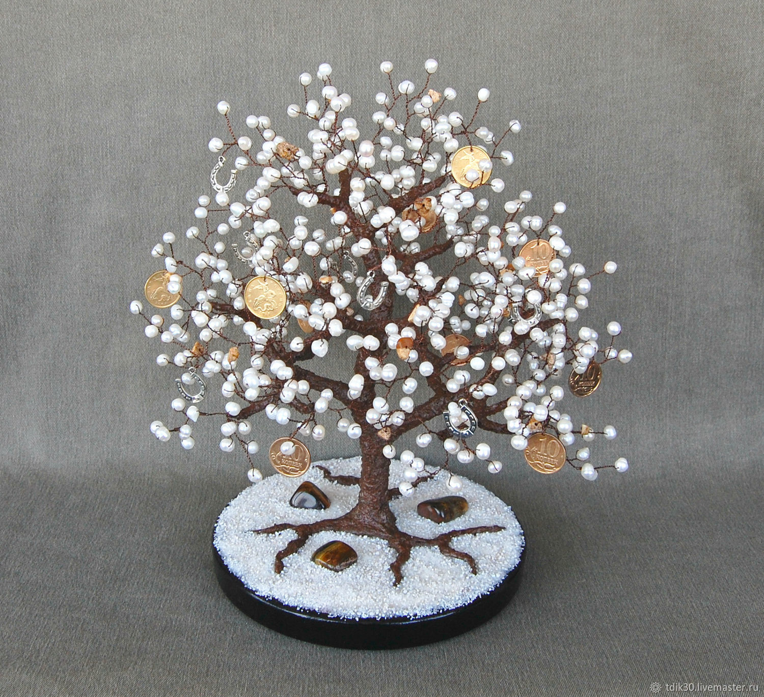 Money tree made of river pearls 'for luck' with horseshoes and coins, Trees, Maikop,  Фото №1