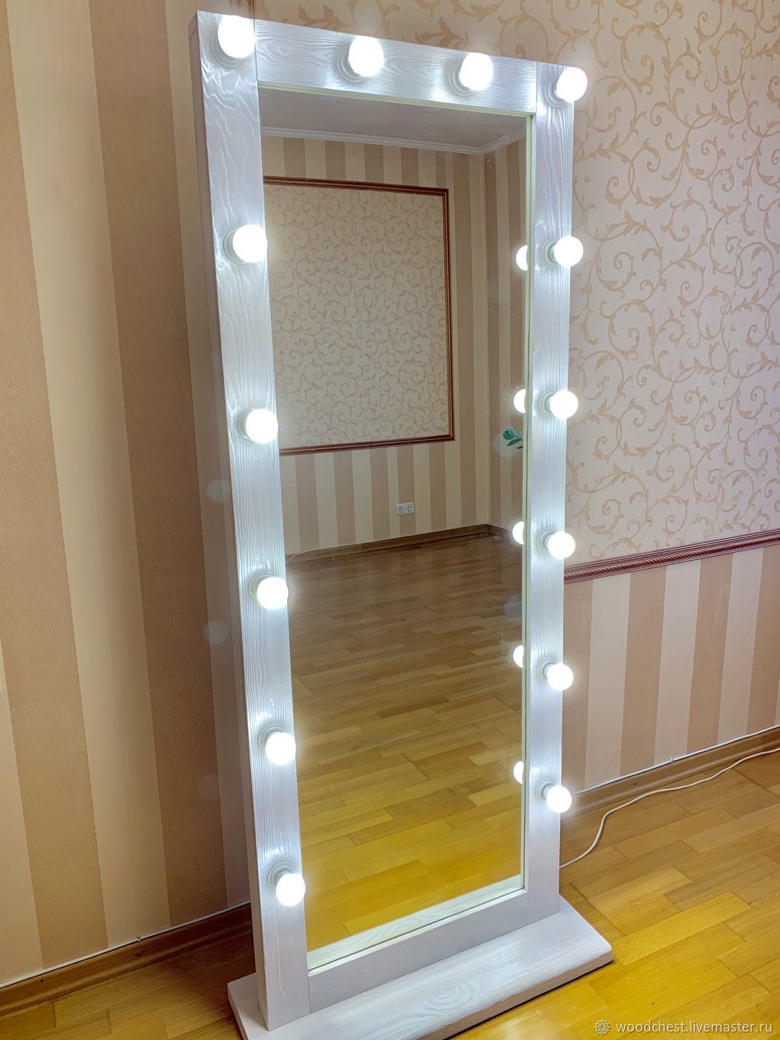 Макияжное зеркало с подсветкой