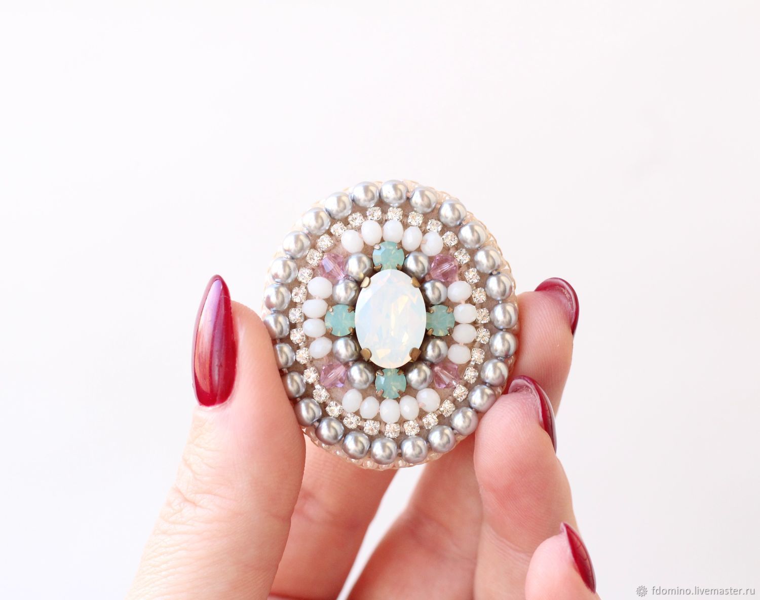 Брошь с мягким. Брошь мягкая. Брошь из бархата. Брошь с мягким. Брошь из кристаллов сваровски.