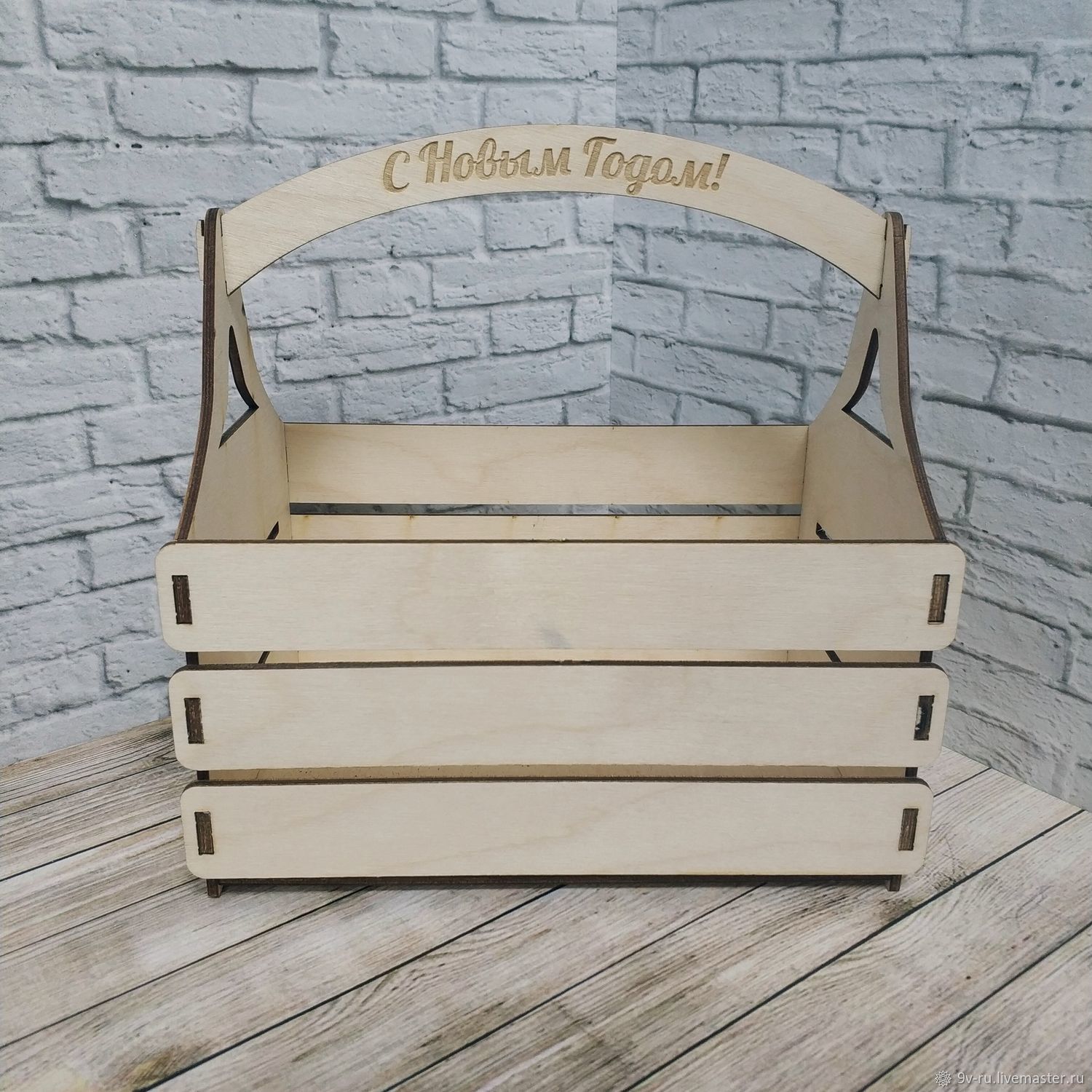 Деревянная коробка с ручкой и гравировкой в интернет-магазине на ...