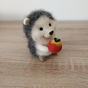 Куклы и игрушки handmade. Livemaster - original item felt toy: hedgehog with Apple. Handmade.
