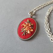 Embroidered pendant, embroidery with silk ribbons